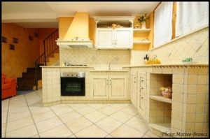 cucina in legno e muratura