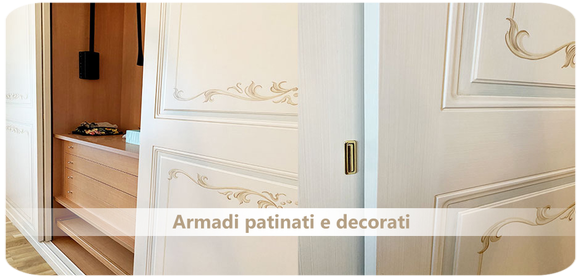Armadi patinati e decorati a mano