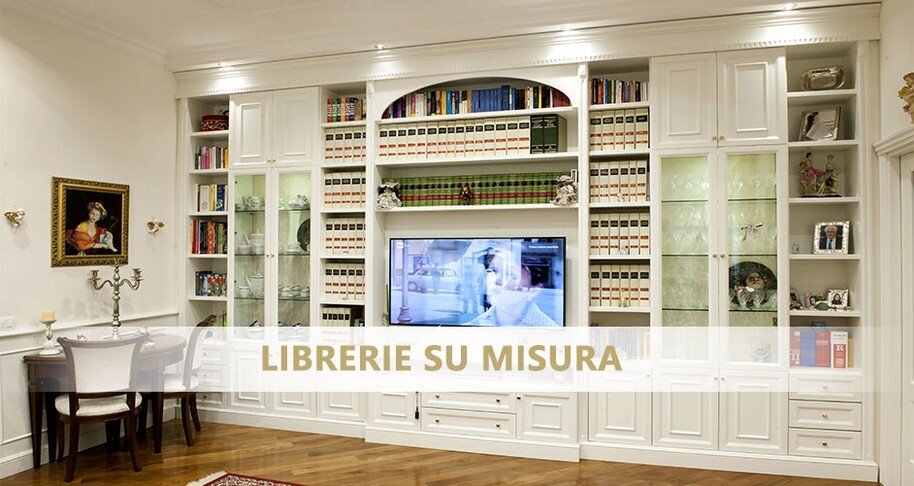 Libreria su misura classica a Roma con vano TV, vetrine e moduli contenitore
