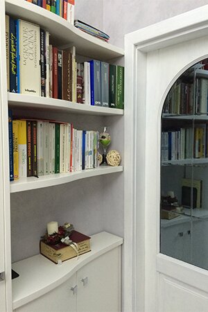 Mensole su misura per libreria soggiorno