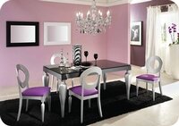 Sedie e tavoli colorati