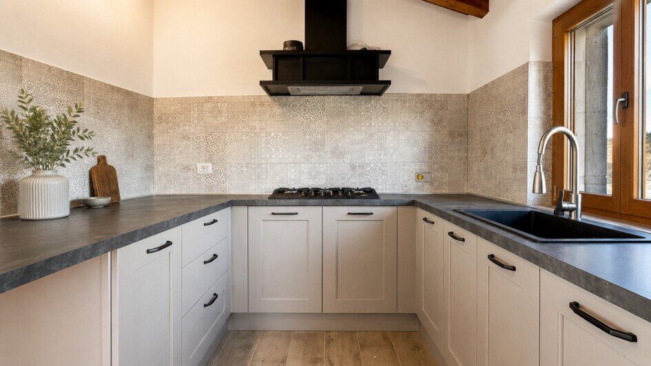 Sostituzione top cucina a Roma con piano in laminato unicolor